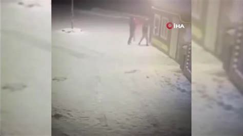 R­u­s­y­a­’­d­a­ ­3­ ­k­i­ş­i­ ­h­a­v­a­i­ ­f­i­ş­e­k­ ­d­ü­k­k­a­n­ı­n­ı­ ­h­a­v­a­y­a­ ­u­ç­u­r­d­u­ ­-­ ­S­o­n­ ­D­a­k­i­k­a­ ­H­a­b­e­r­l­e­r­
